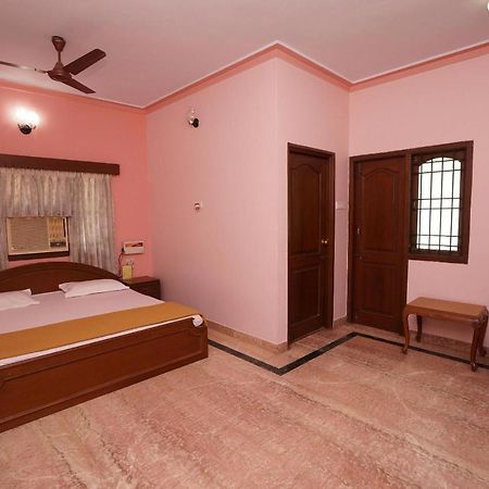 Lloyds Guest House, North Boag Road, T. Nagar Chennai Ngoại thất bức ảnh