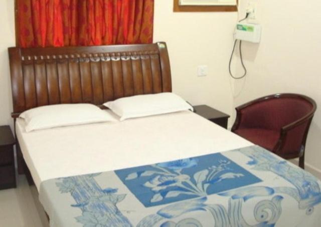 Lloyds Guest House, North Boag Road, T. Nagar Chennai Ngoại thất bức ảnh