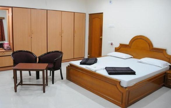 Lloyds Guest House, North Boag Road, T. Nagar Chennai Ngoại thất bức ảnh