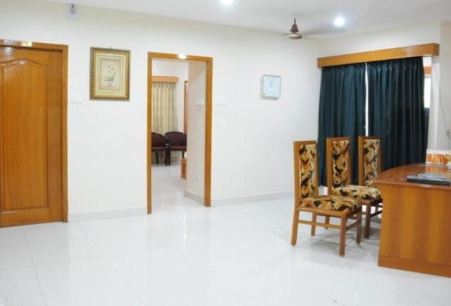 Lloyds Guest House, North Boag Road, T. Nagar Chennai Ngoại thất bức ảnh