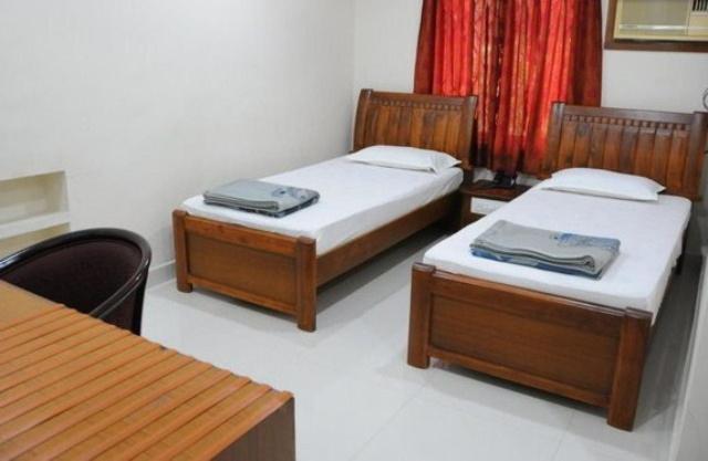 Lloyds Guest House, North Boag Road, T. Nagar Chennai Ngoại thất bức ảnh