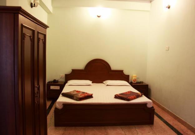 Lloyds Guest House, North Boag Road, T. Nagar Chennai Phòng bức ảnh
