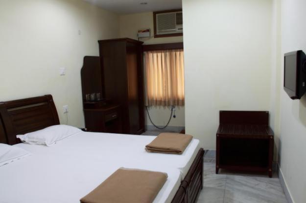 Lloyds Guest House, North Boag Road, T. Nagar Chennai Phòng bức ảnh